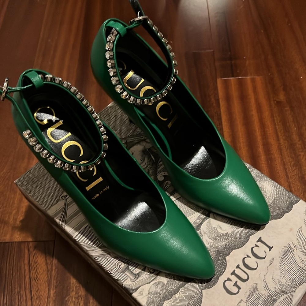 Authentic Gucci green Leather pumps W  rhinestone Ankle strap- 39